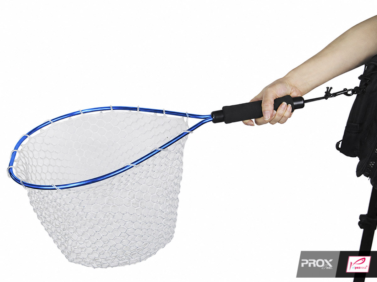 Prox Rubber Landing Net Short Grip PX70412CB — sacadera enganchada al chaleco con su el?stico y mosquet?n