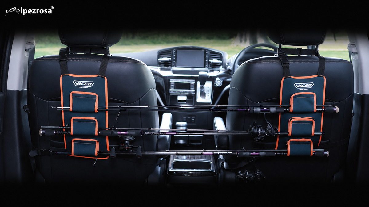 Viceo Head Rest Rod Keeper VC2093 montado en los dos reposacabezas delanteros de un coche con tres ca?as atravesadas